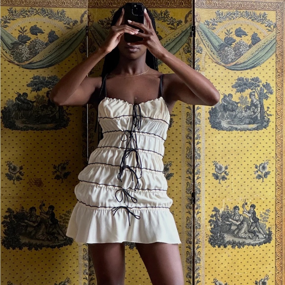 NWT Mirror palais Ruffle tunnel mini in shell